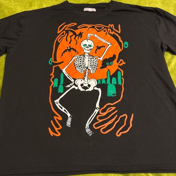 ROMWE Graphic Skeleton T-shirt Sz Medium - Picture 1 of 4